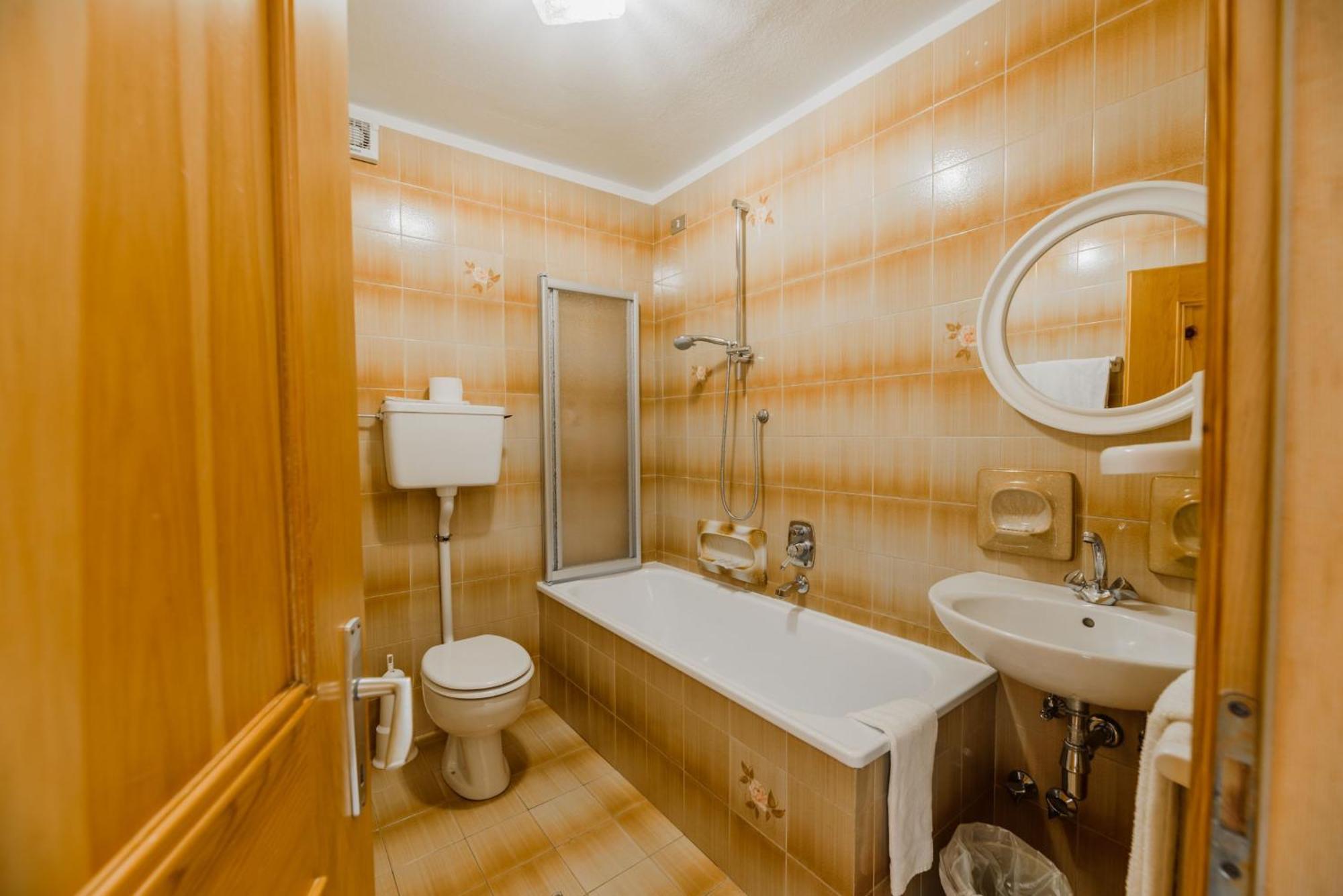 Hotel Garni Rosengarten Pera Kültér fotó